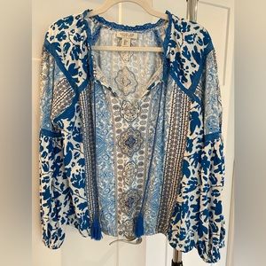 Rachel Zoe Boho Top. Size L. Beautiful Blue colors!